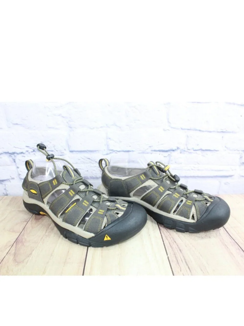 Keen Newport H2 Sandals Hiking Raven Aluminum Color Shoes Size 10